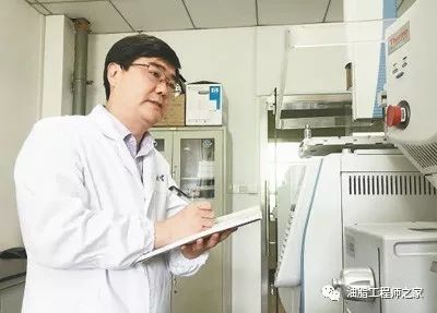 江南大学食品学院院长刘元法 围着餐桌搞科研